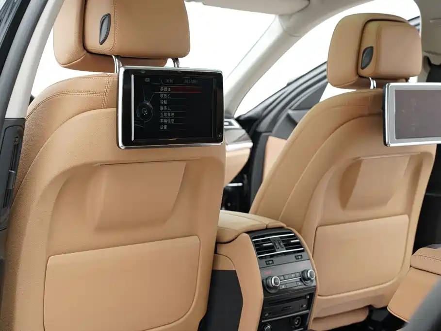 BMW 7 Series — миниатюра 14