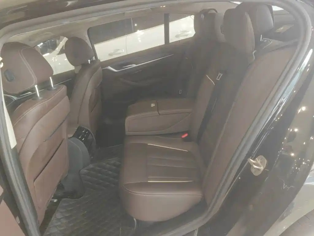 BMW 5 Series New Energy — миниатюра 17