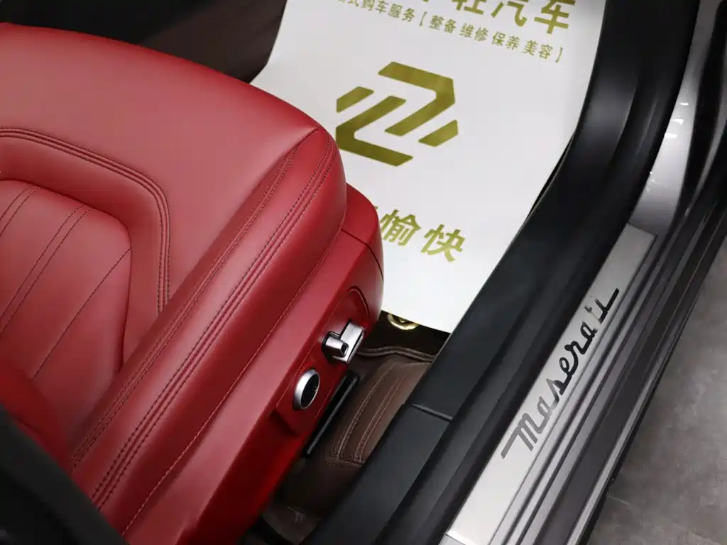 Maserati Quattroporte — миниатюра 25