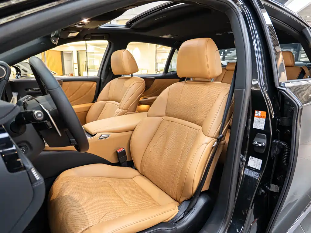 Lexus LS — миниатюра 11