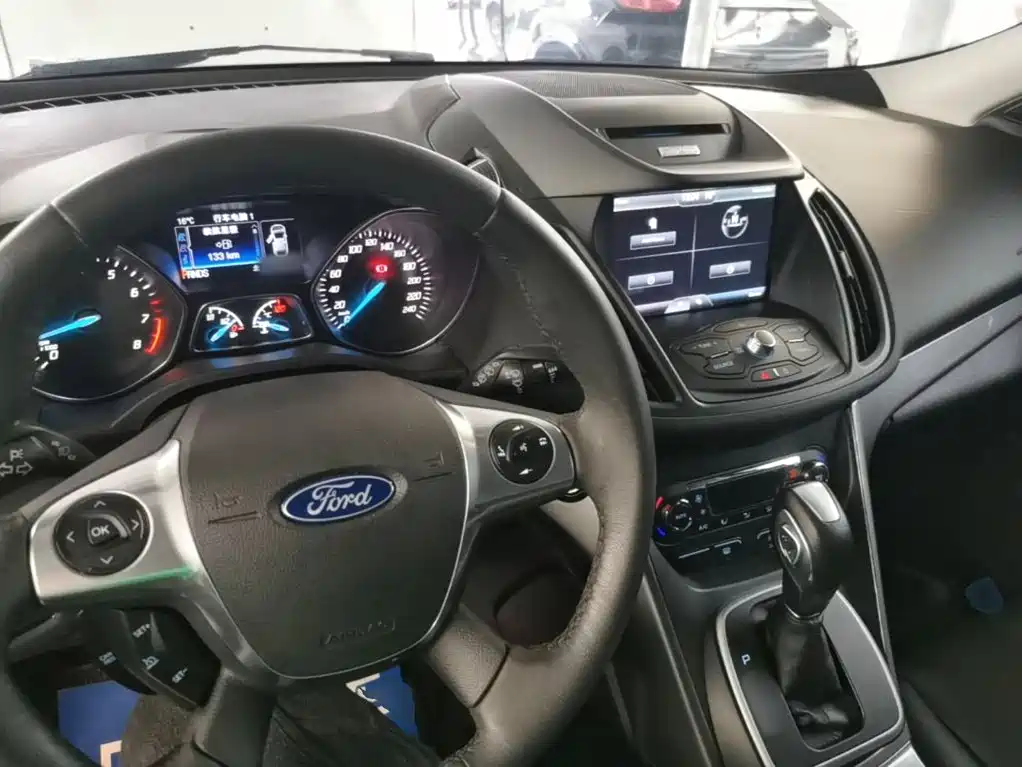 Ford Kuga — миниатюра 10