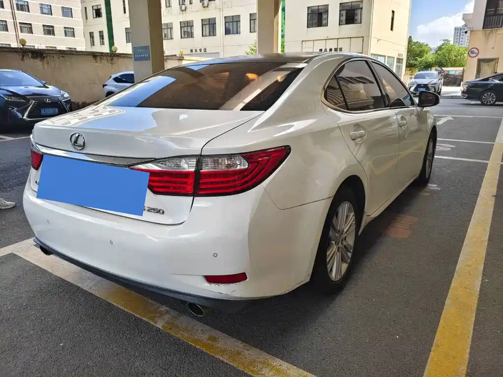 Lexus ES — миниатюра 7