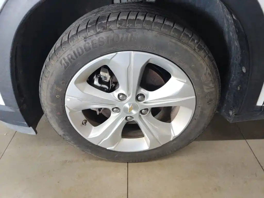 Chevrolet Menlo — миниатюра 23