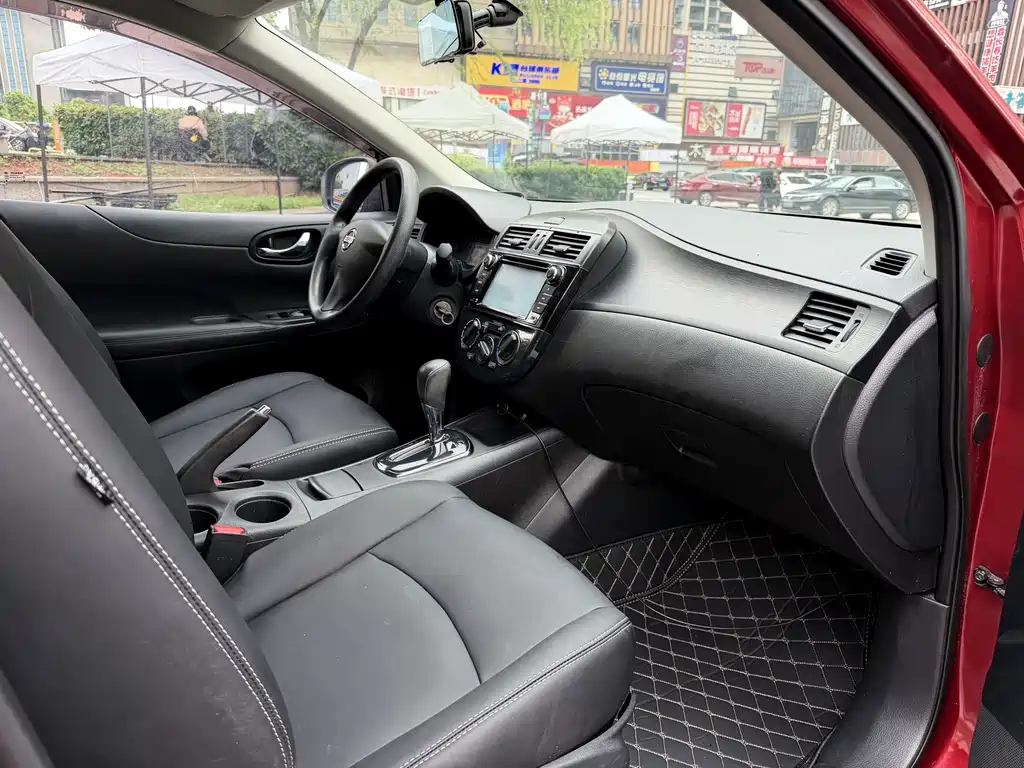 Nissan Tiida — миниатюра 9