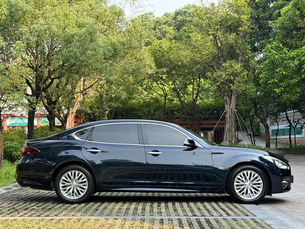 Infiniti Q70 — миниатюра 5