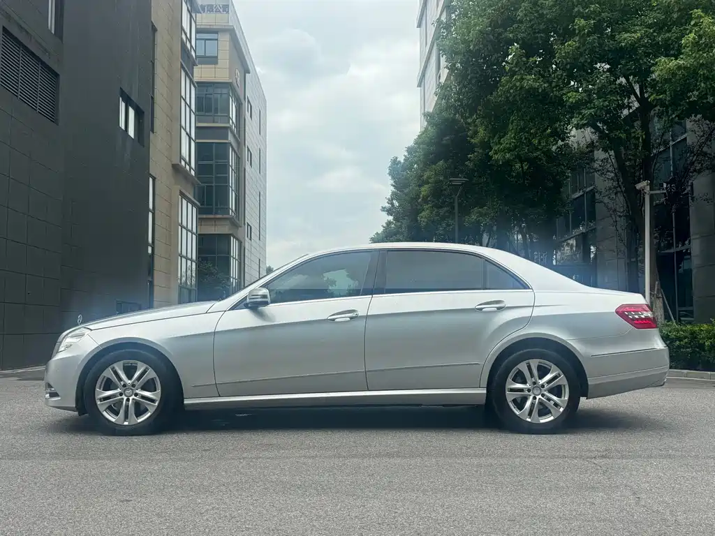 Mercedes-Benz E-Class — миниатюра 3