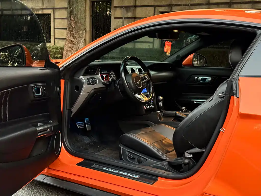 Ford Mustang — миниатюра 5
