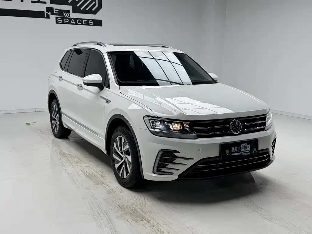 Volkswagen Tiguan L PHEV 430PHEV Plug-in Hybrid Premium Edition, фото 3