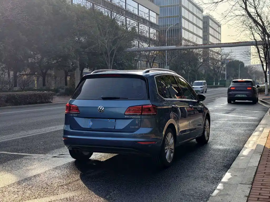 Volkswagen Golf · 2016 230TSI AT Luxury