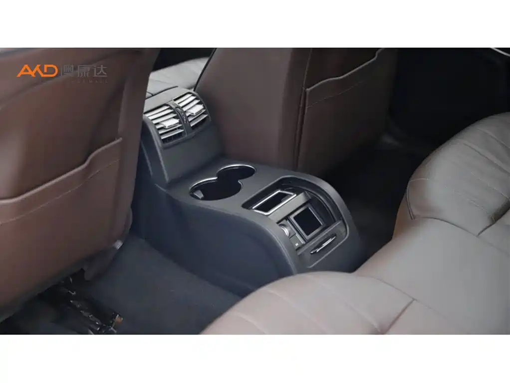 Mercedes-Benz E-Class — миниатюра 9