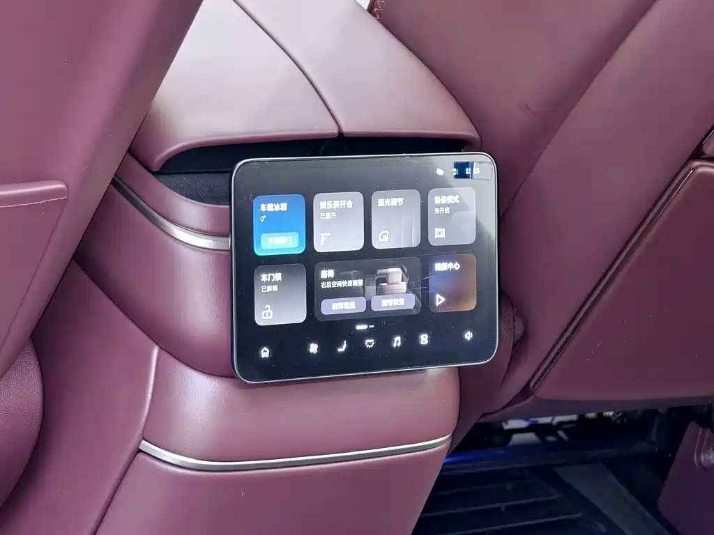 NIO ES8 — миниатюра 12
