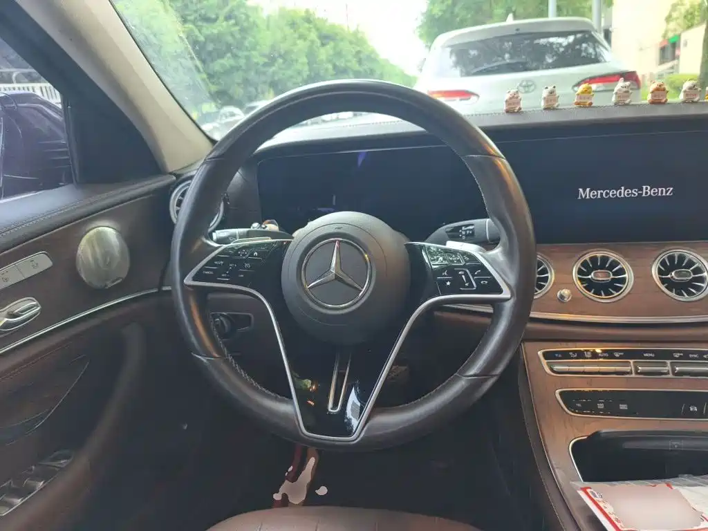 Mercedes-Benz E-Class — миниатюра 6
