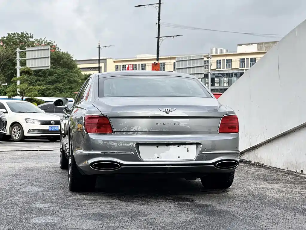 Bentley Flying Spur — миниатюра 7
