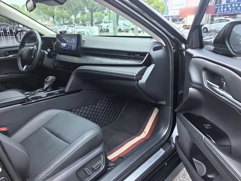 Toyota Camry — миниатюра 16