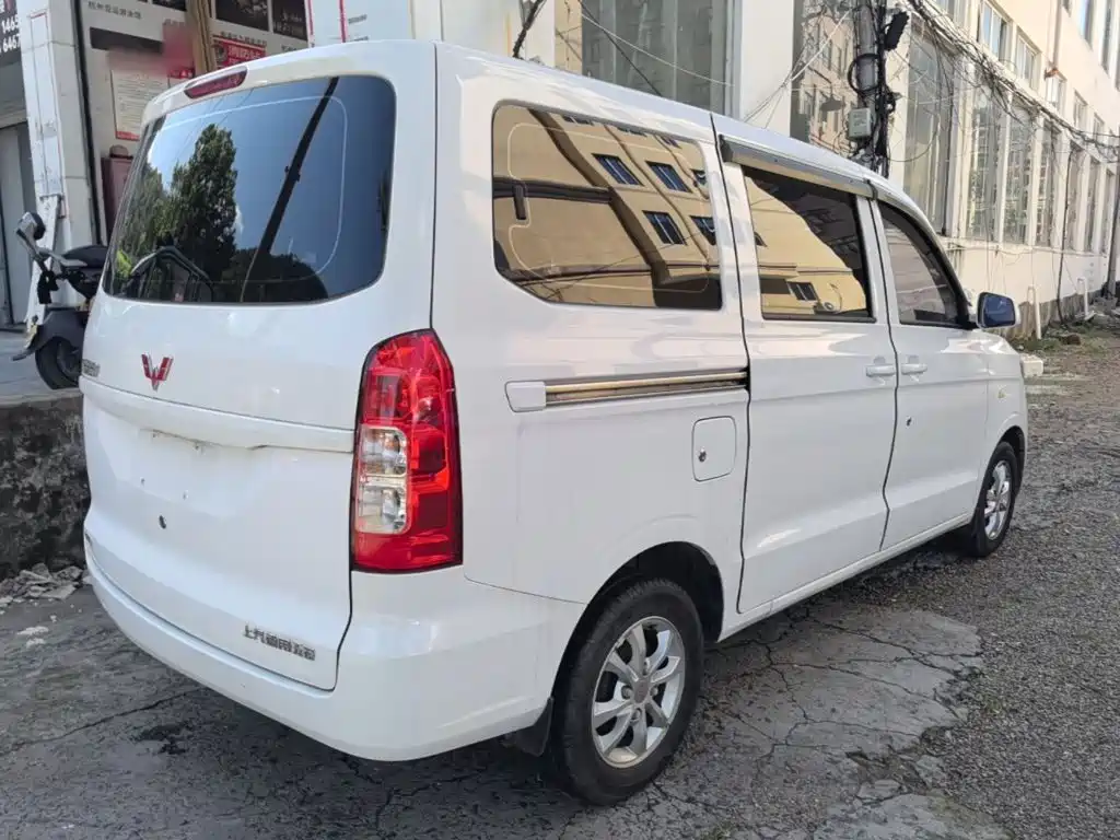 Wuling Hongguang V — миниатюра 7