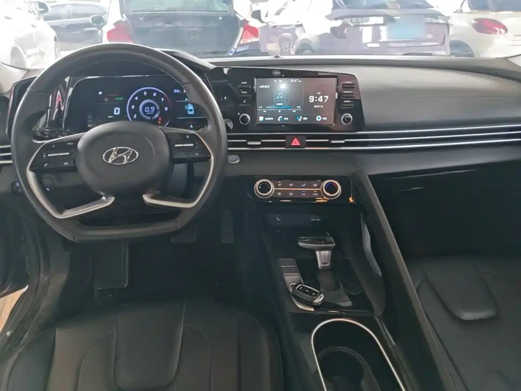 Hyundai Elantra — миниатюра 10