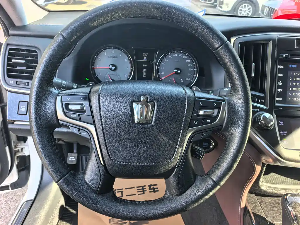 Toyota Crown — миниатюра 10