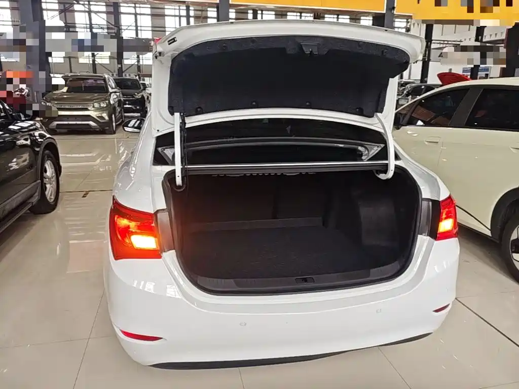 Buick Excelle — миниатюра 19