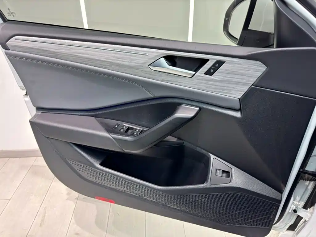 Volkswagen Sagitar — миниатюра 19