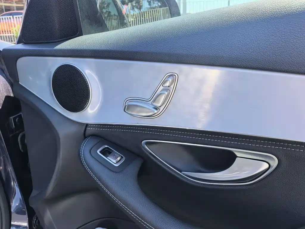 Mercedes-Benz C-Class — миниатюра 16