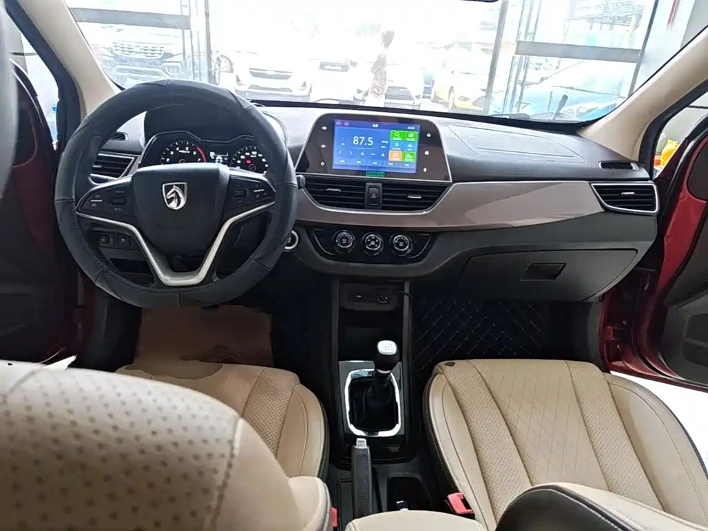 Baojun 310W — миниатюра 10