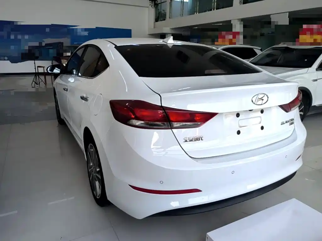 Hyundai Elantra — миниатюра 5