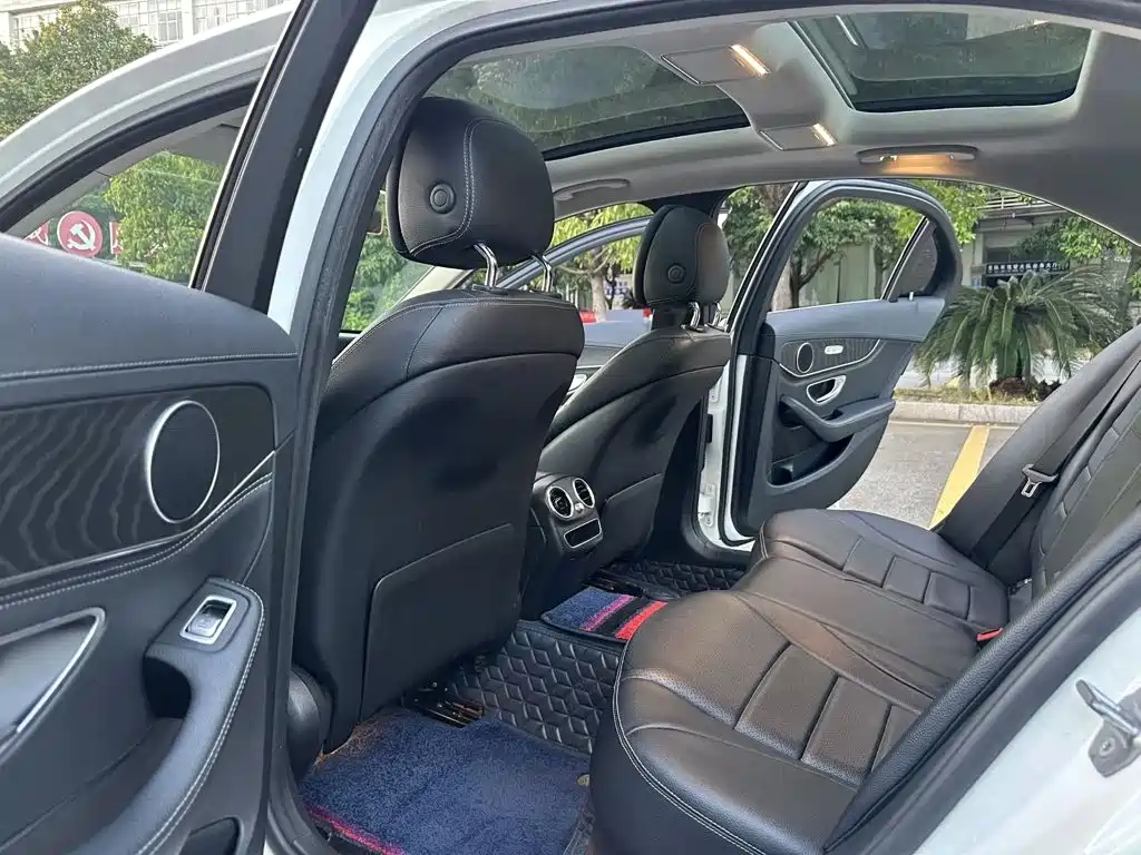 Mercedes-Benz C-Class — миниатюра 12