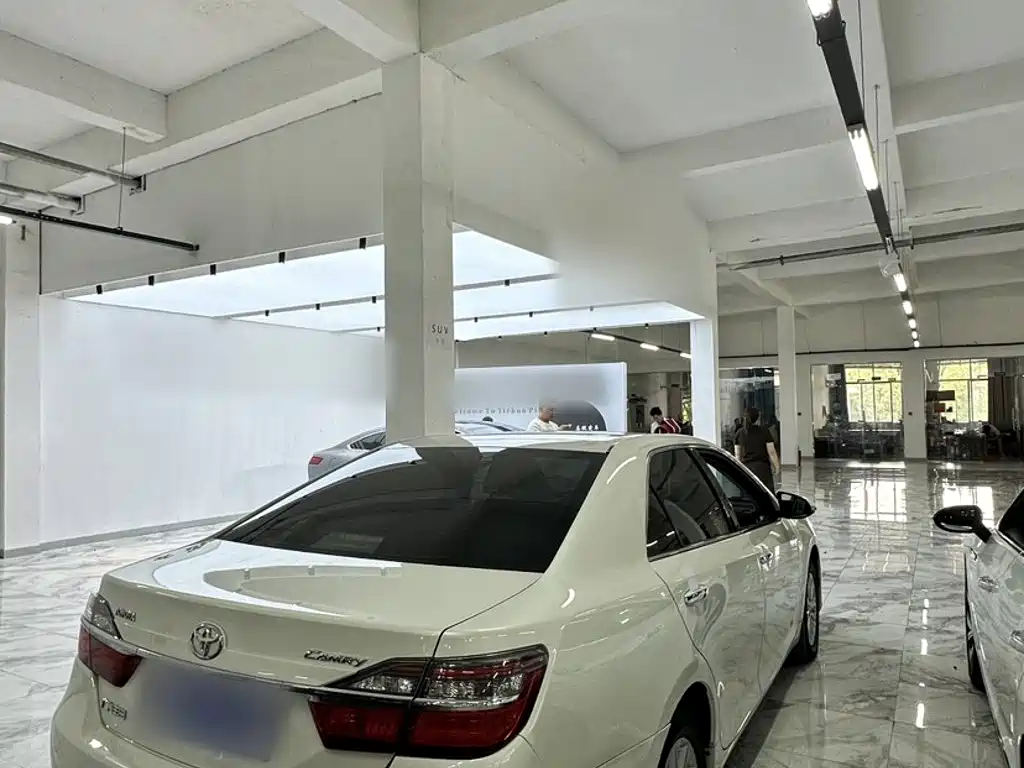 Toyota Camry — миниатюра 5
