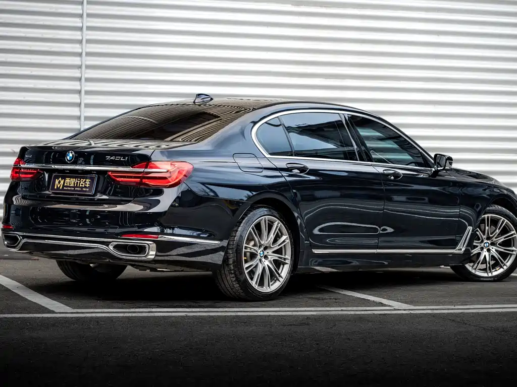BMW 7 Series — миниатюра 3