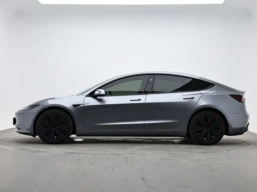 Tesla Model 3 — миниатюра 5