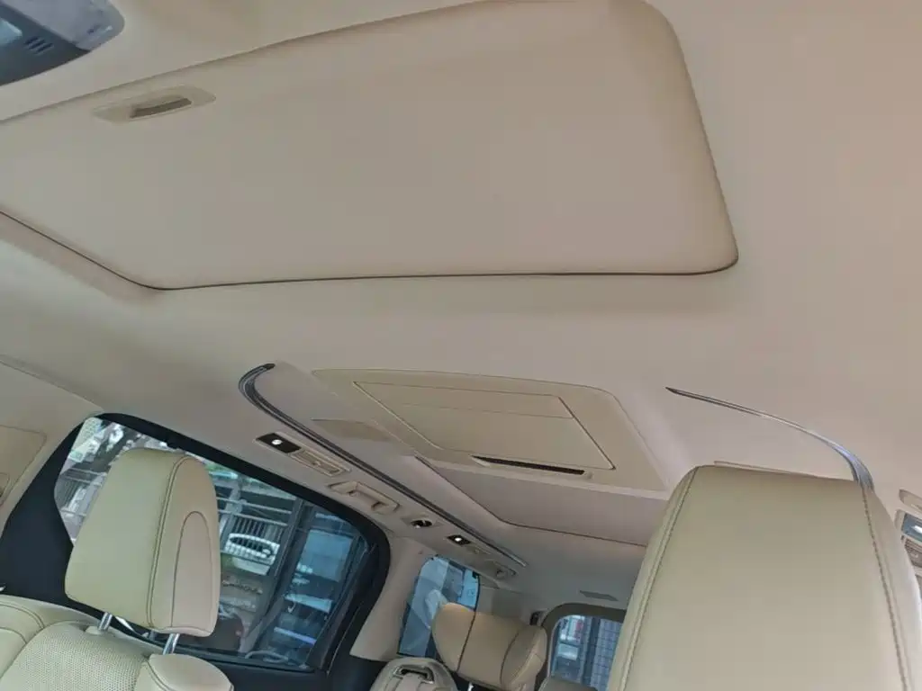 Toyota Alphard — миниатюра 17
