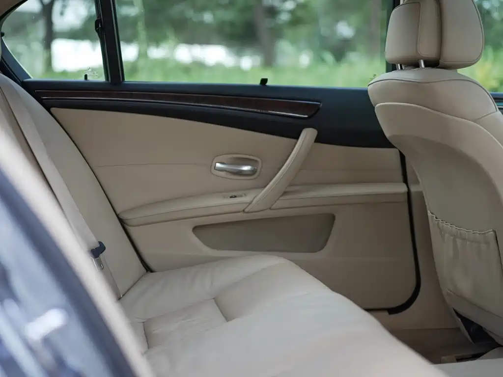 BMW 5 Series — миниатюра 18