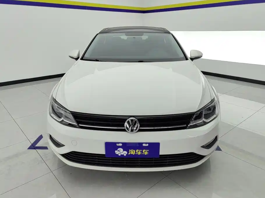 Volkswagen Lamando 2017 230TSI MT