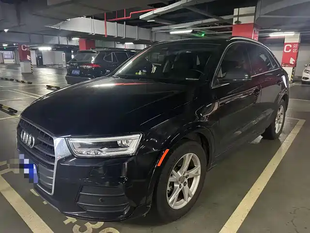 AUDI  Q3