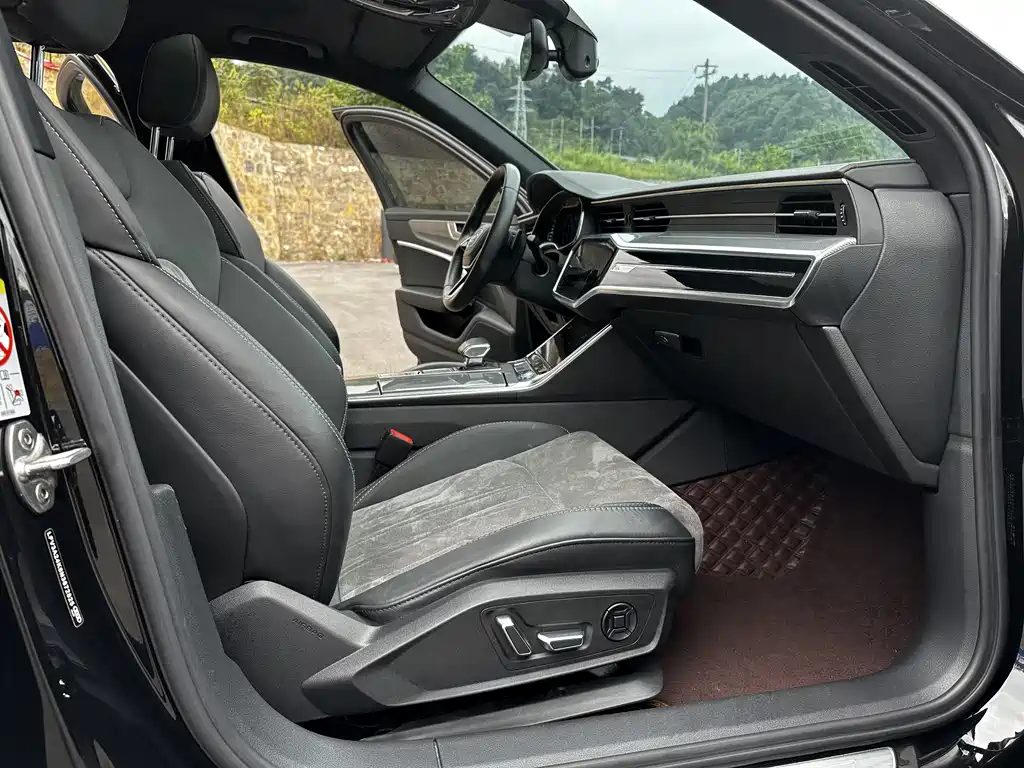 Audi A6L 2023 40 TFSI Luxury