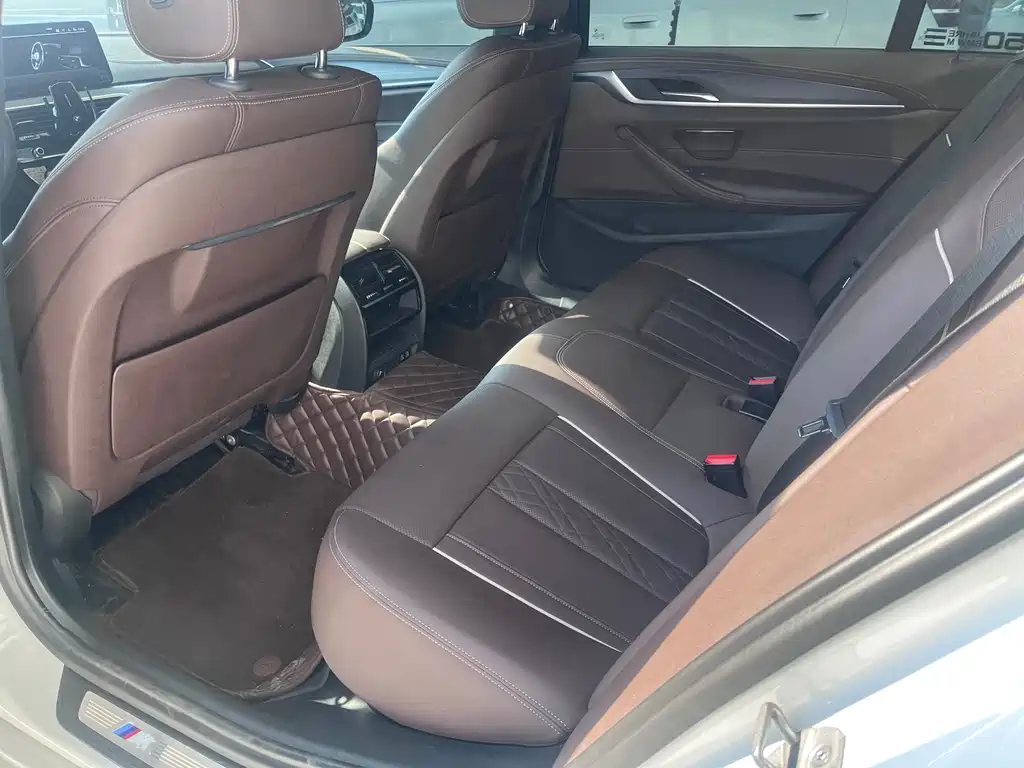 BMW 5 Series — миниатюра 9