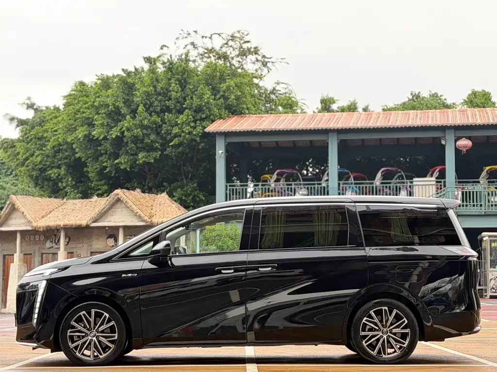 GAC Motor Trumpchi E8 PHEV — миниатюра 3