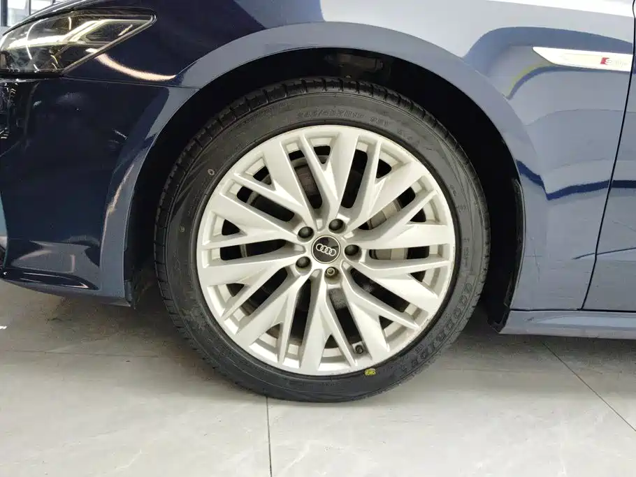 Audi A7L — миниатюра 6