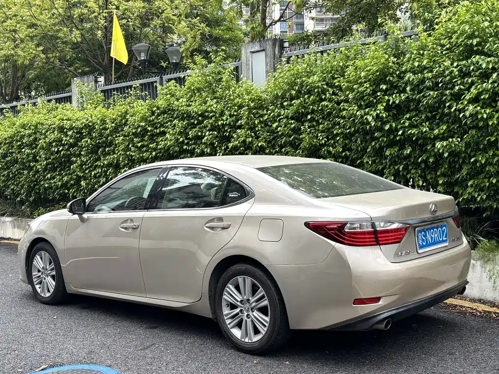 Lexus ES — миниатюра 9