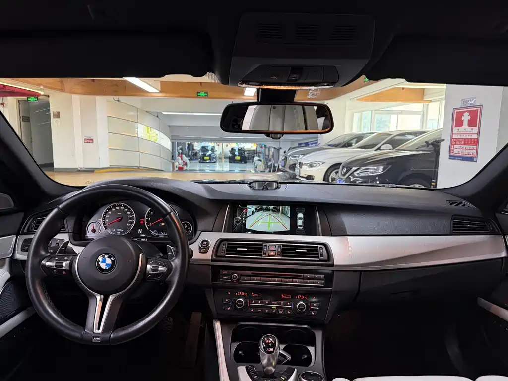 BMW M5 — миниатюра 6