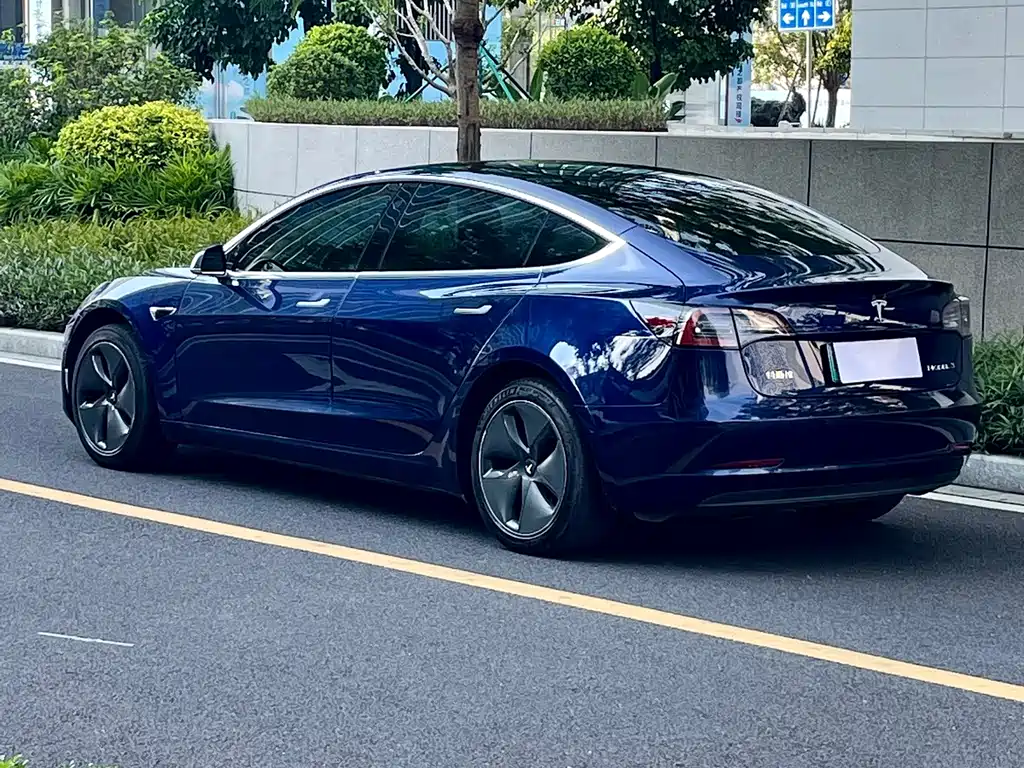 Tesla Model 3 — миниатюра 7