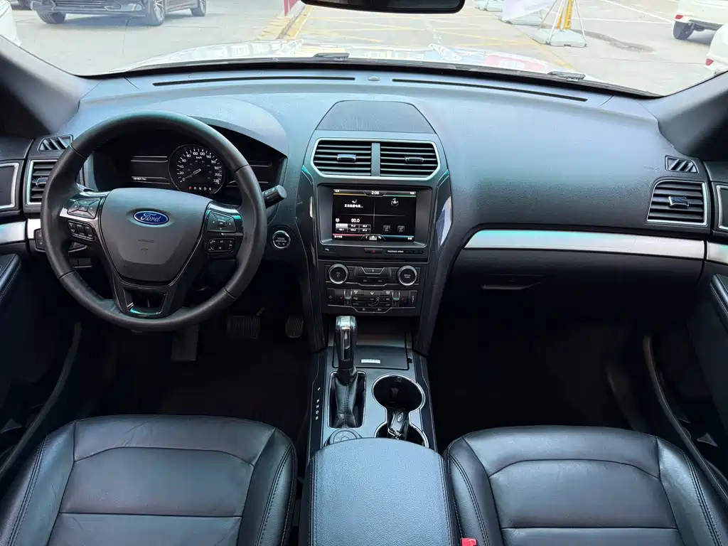 Ford Explorer (Import) — миниатюра 9