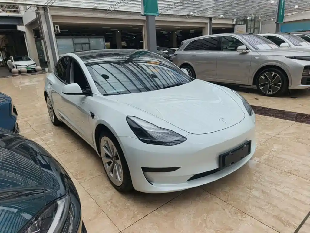 Tesla Model 3 — миниатюра 4