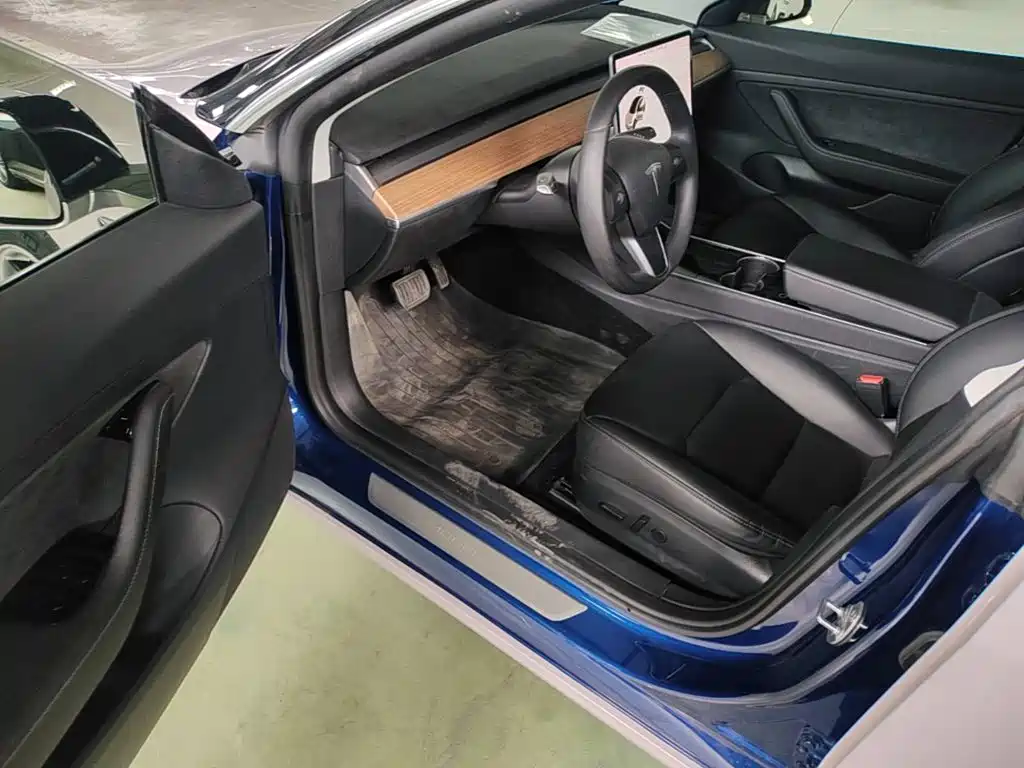 Tesla Model 3 — миниатюра 16