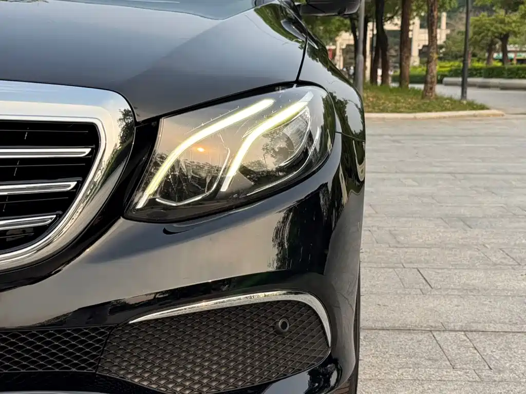 Mercedes-Benz E-Class — миниатюра 16