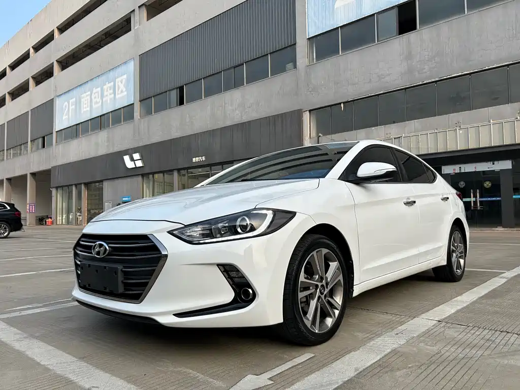 Купить Hyundai Elantra