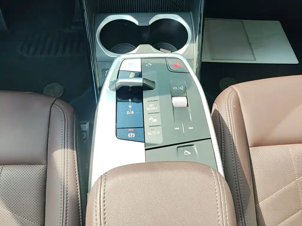 BMW iX1 — миниатюра 14