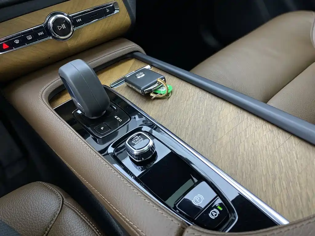 Volvo XC90 — миниатюра 16