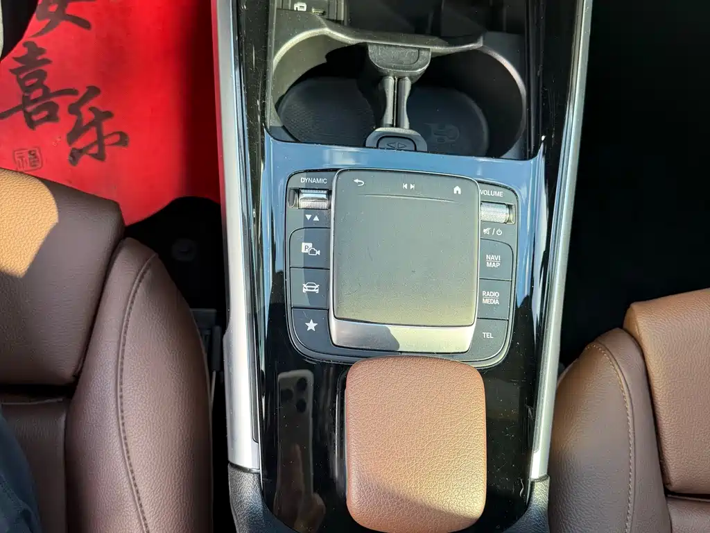 Mercedes-Benz GLB — миниатюра 23