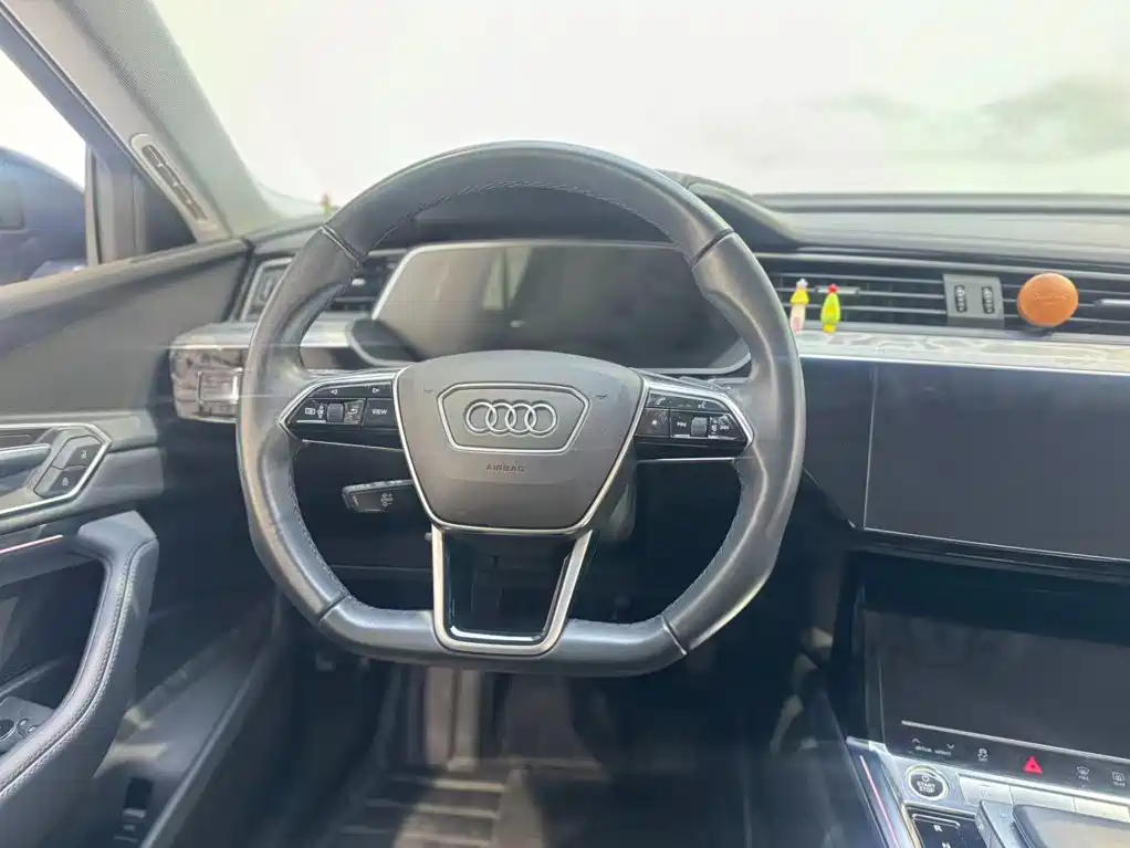Audi e-tron (Import) — миниатюра 12